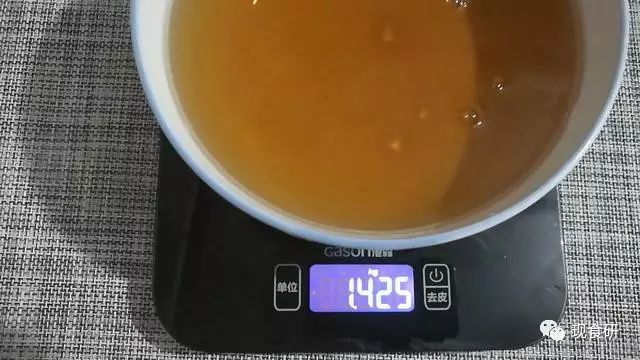 麦当劳柠檬红茶味饮料测评 冰红茶加凉白开？现食研吐槽