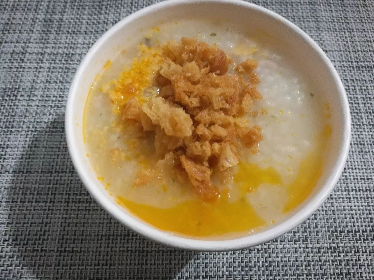 被冠以粥王之名，麦当劳咸蛋黄鸡丝粥味道如何