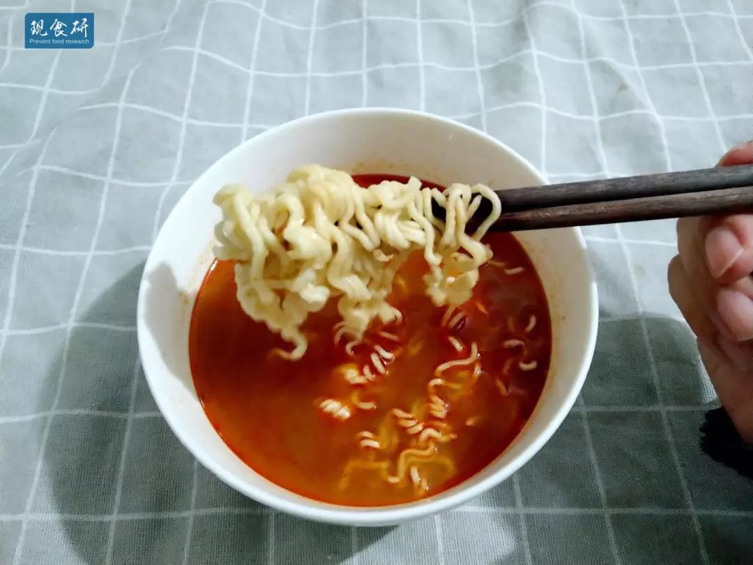 世界十大泡面之旅第二站，完全超乎预料的两款马来西亚方便面测评