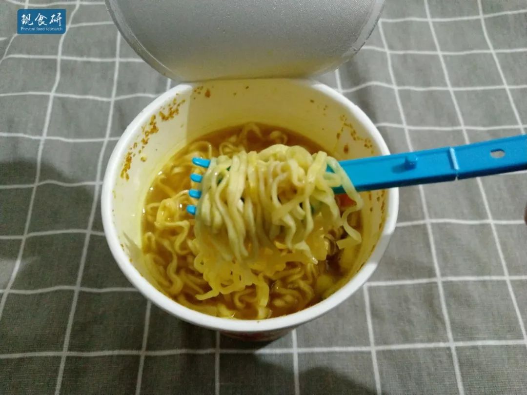 胖友们诚不欺我，爆发力超强的咖喱牛肉与猪骨浓汤合味道测评