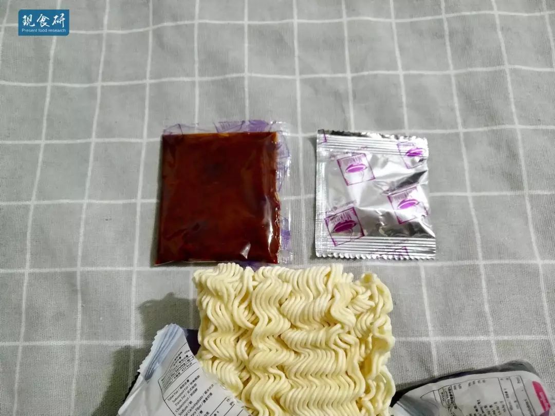世界十大泡面之旅第二站，完全超乎预料的两款马来西亚方便面测评