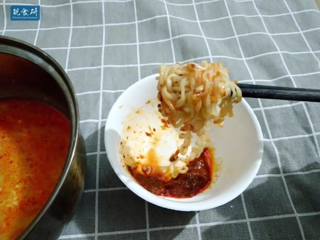 泡面里自带蘸酱什么的太犯规了吧！全球十大泡面测评第三波