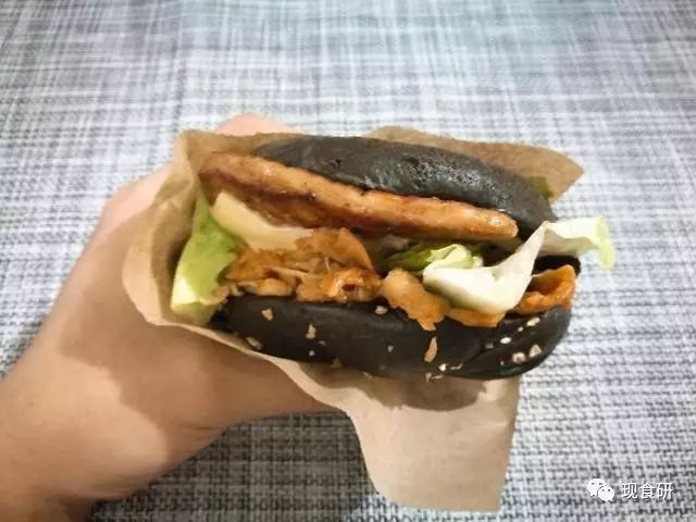 谢霆锋代言的麦当劳汉堡，味道如何