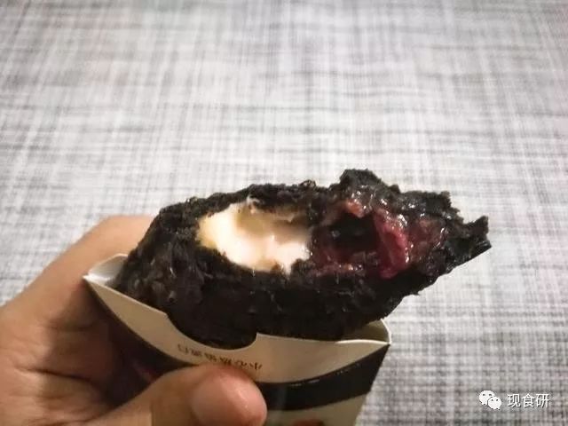 麦当劳唯一拥有两种馅料的派，黑森林派测评