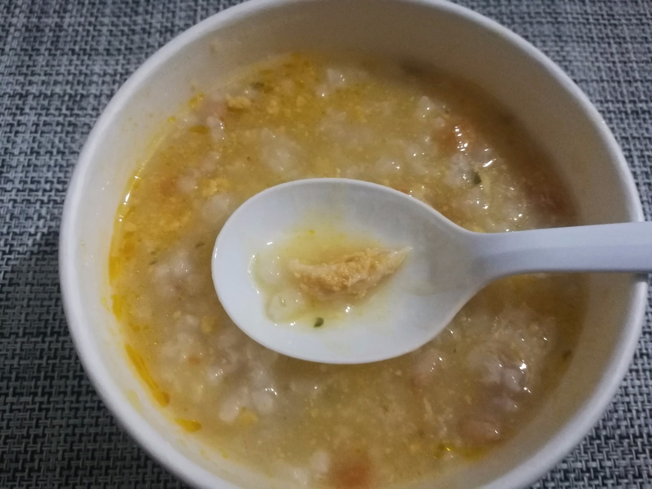 被冠以粥王之名，麦当劳咸蛋黄鸡丝粥味道如何