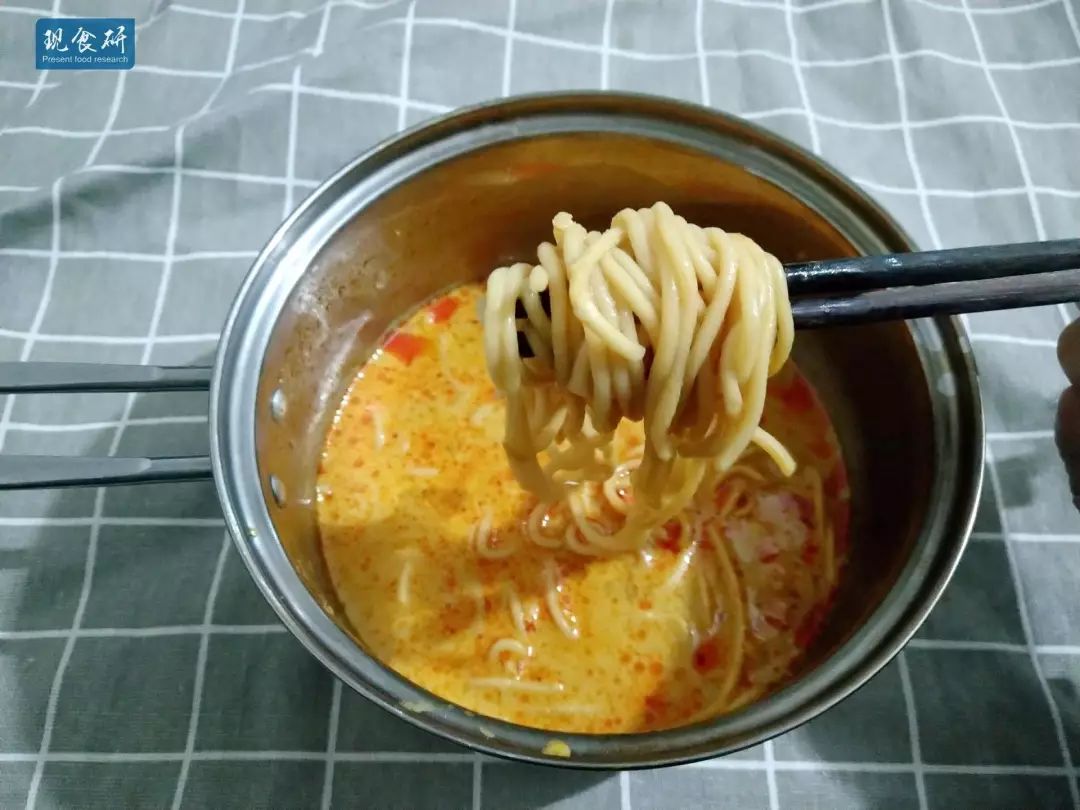 传说中的世界第一泡面真好吃么？百盛厨超有特色的两款泡面测评