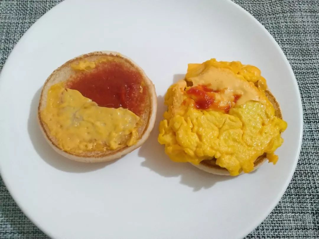 一次摄入四个炒蛋的感受，想起了蒸50个蛋黃的黑暗料理