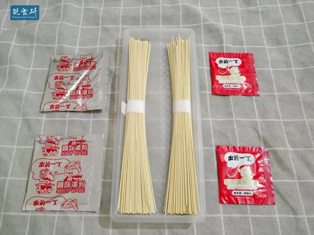 鲜味浓郁味道却只是普通，入选世界十大的出前一丁两款泡面测评