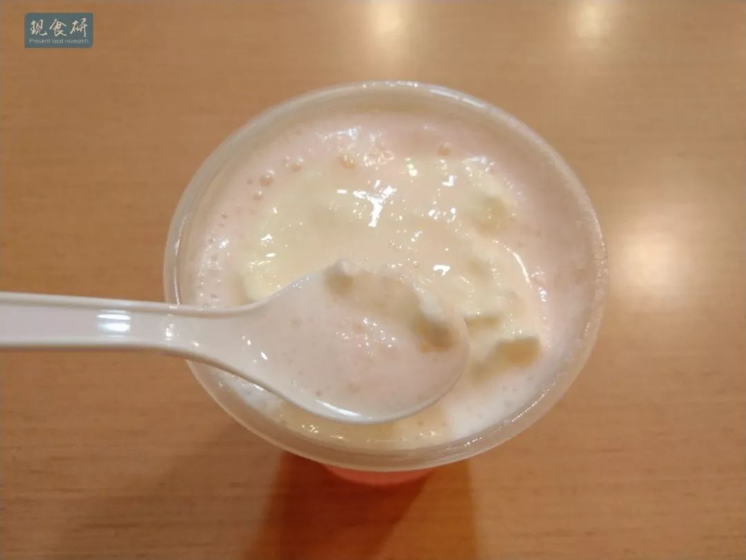饮料里加冰激凌会发生质变？肯德基雪顶粉红百事可乐测评