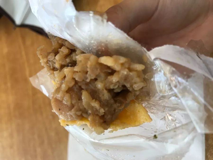 全家的蛋包和风鸡肉拌饭团，听起来很丰富的样子哦