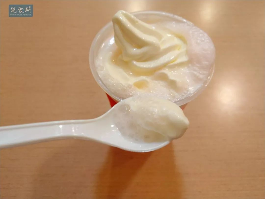 饮料里加冰激凌会发生质变？肯德基雪顶粉红百事可乐测评