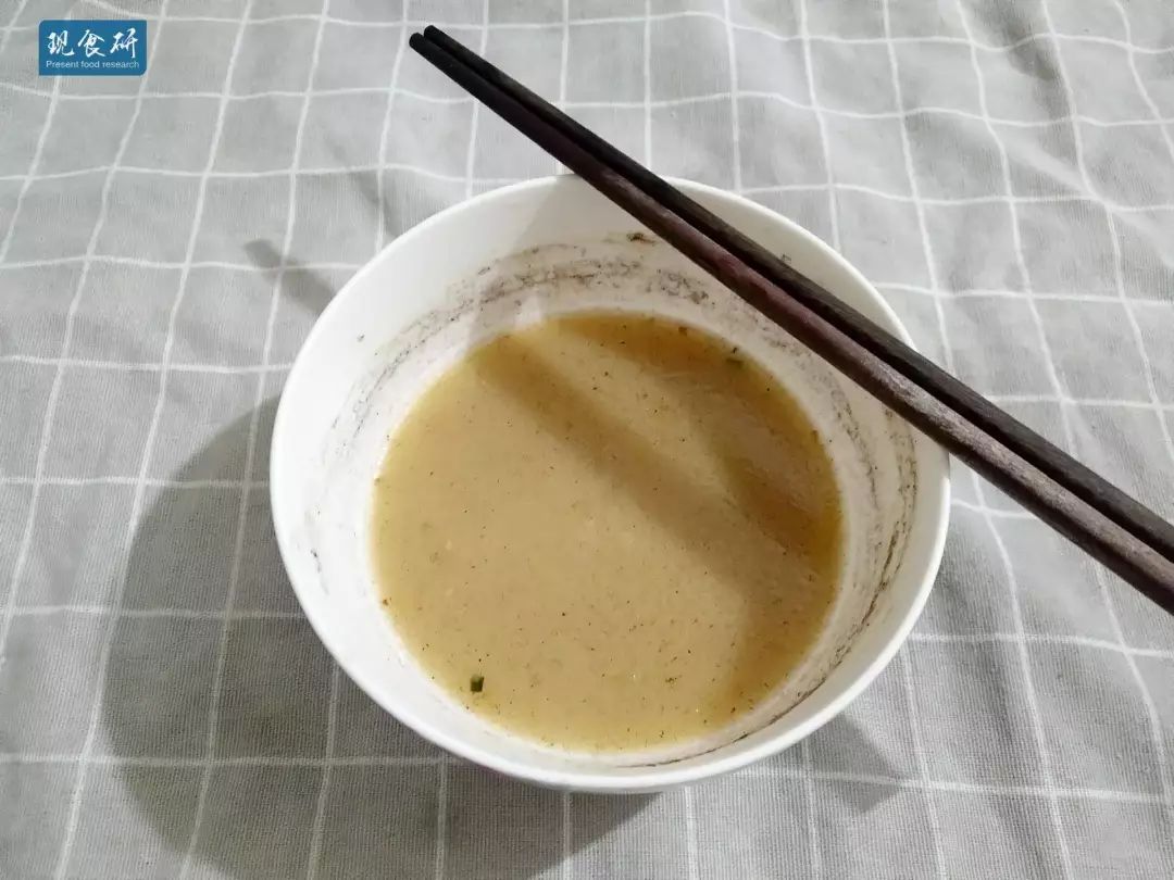 鲜味浓郁味道却只是普通，入选世界十大的出前一丁两款泡面测评