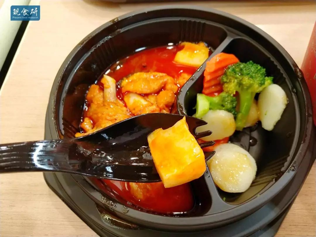 肯德基新品测评，饭桶系列的川辣泡椒鸡块饭好吃嘛？