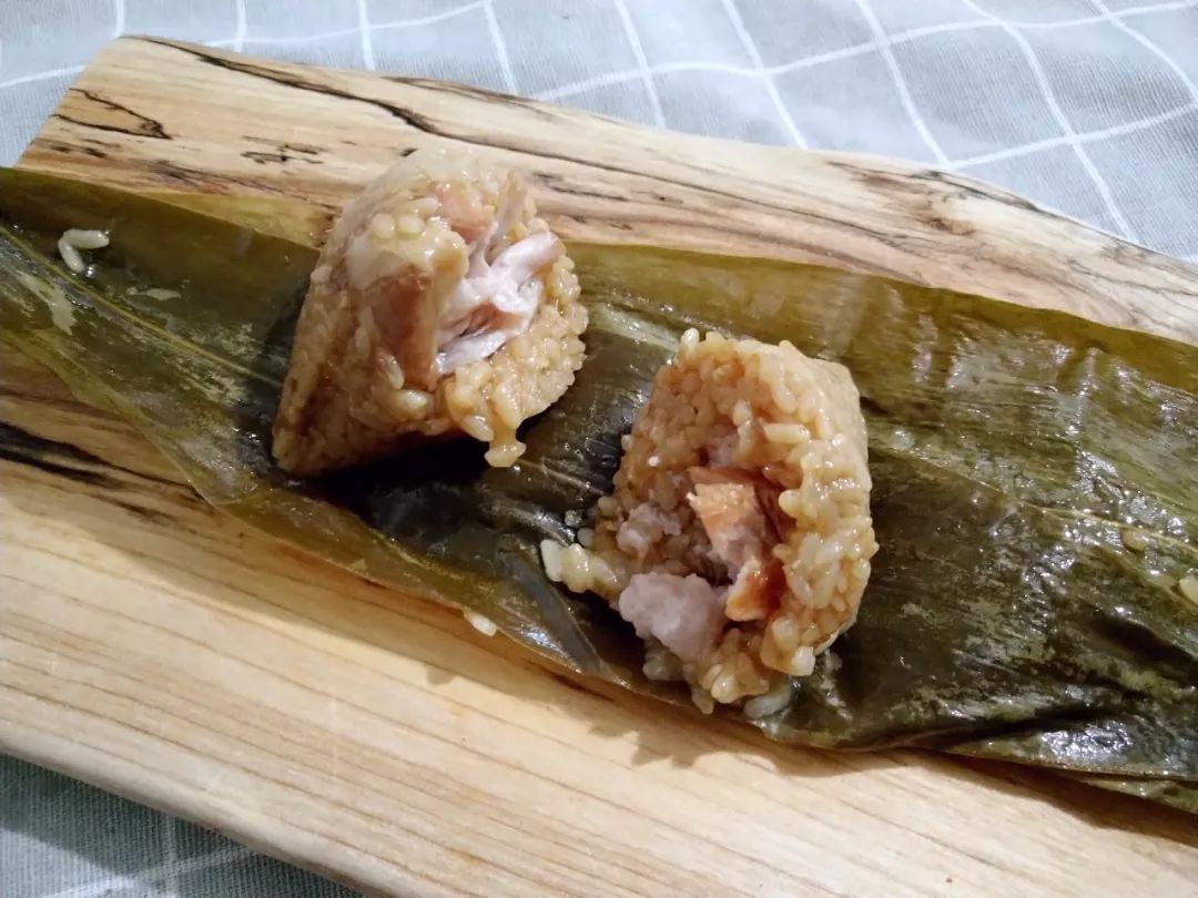 9块钱一个的肯德基肉粽好吃么？新品咸蛋黄鲜肉粽测评