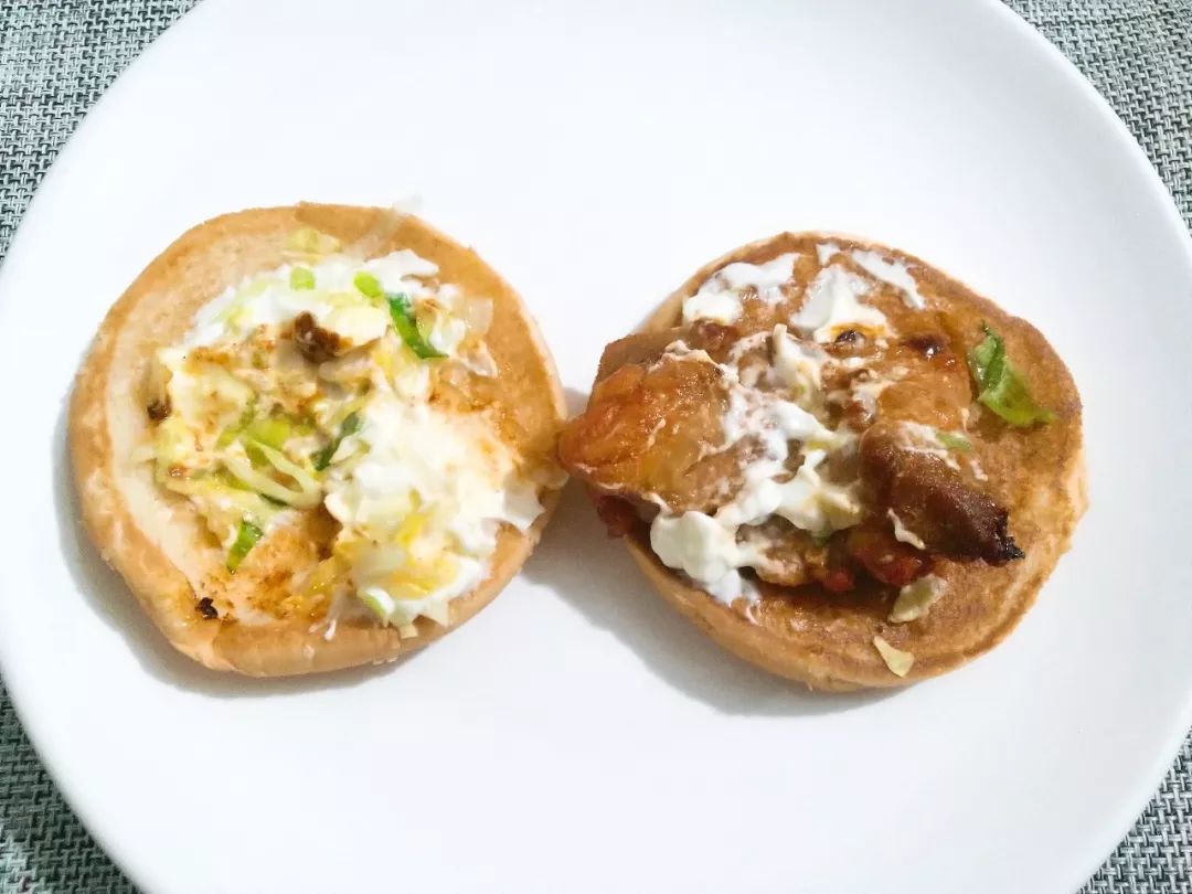 竟然有些出乎意料的好吃，华莱士的板烧鸡腿堡测评