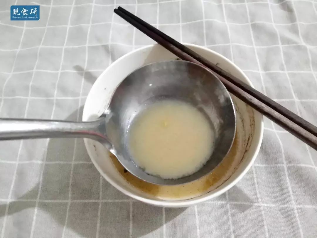 鲜味浓郁味道却只是普通，入选世界十大的出前一丁两款泡面测评