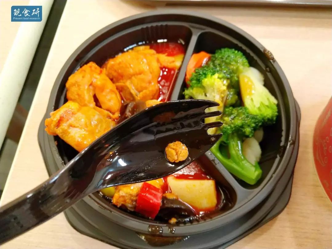 肯德基新品测评，饭桶系列的川辣泡椒鸡块饭好吃嘛？