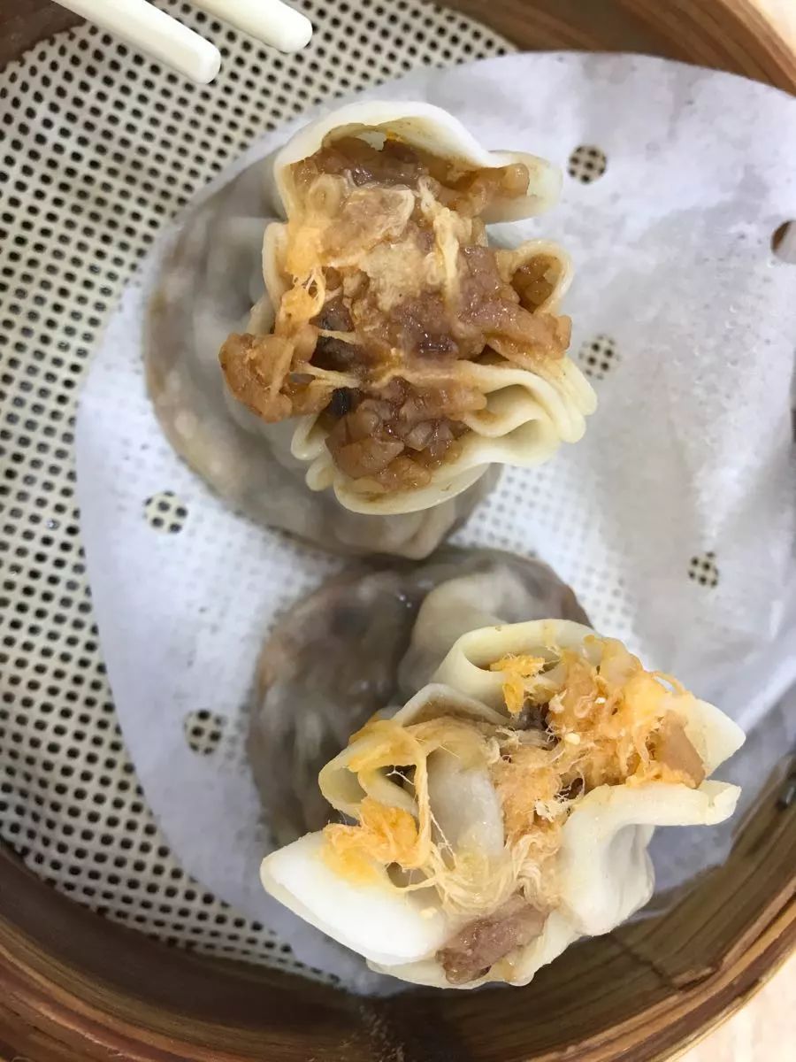 吉祥馄饨的蛋黄烧麦，一口下去好满足的