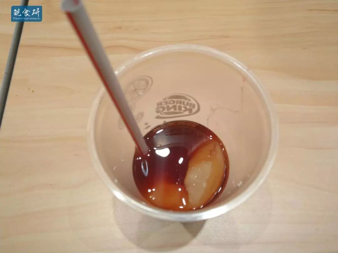 汉堡王新品测评，全靠同行衬托的葡萄雪梨大鲜萃茶