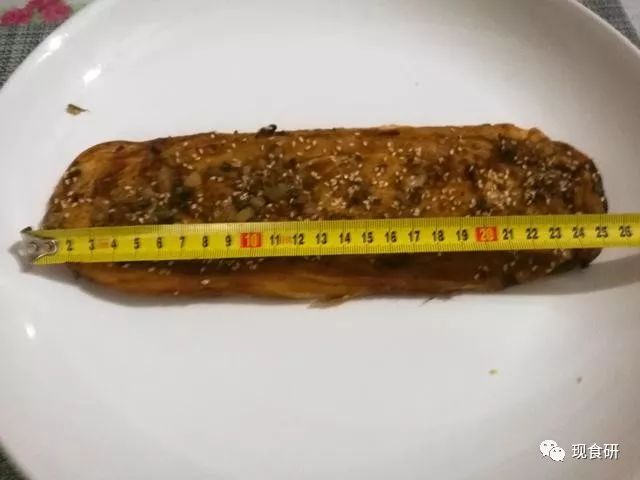 肉末黏在烧饼外，有特色的又卷烧饼测评