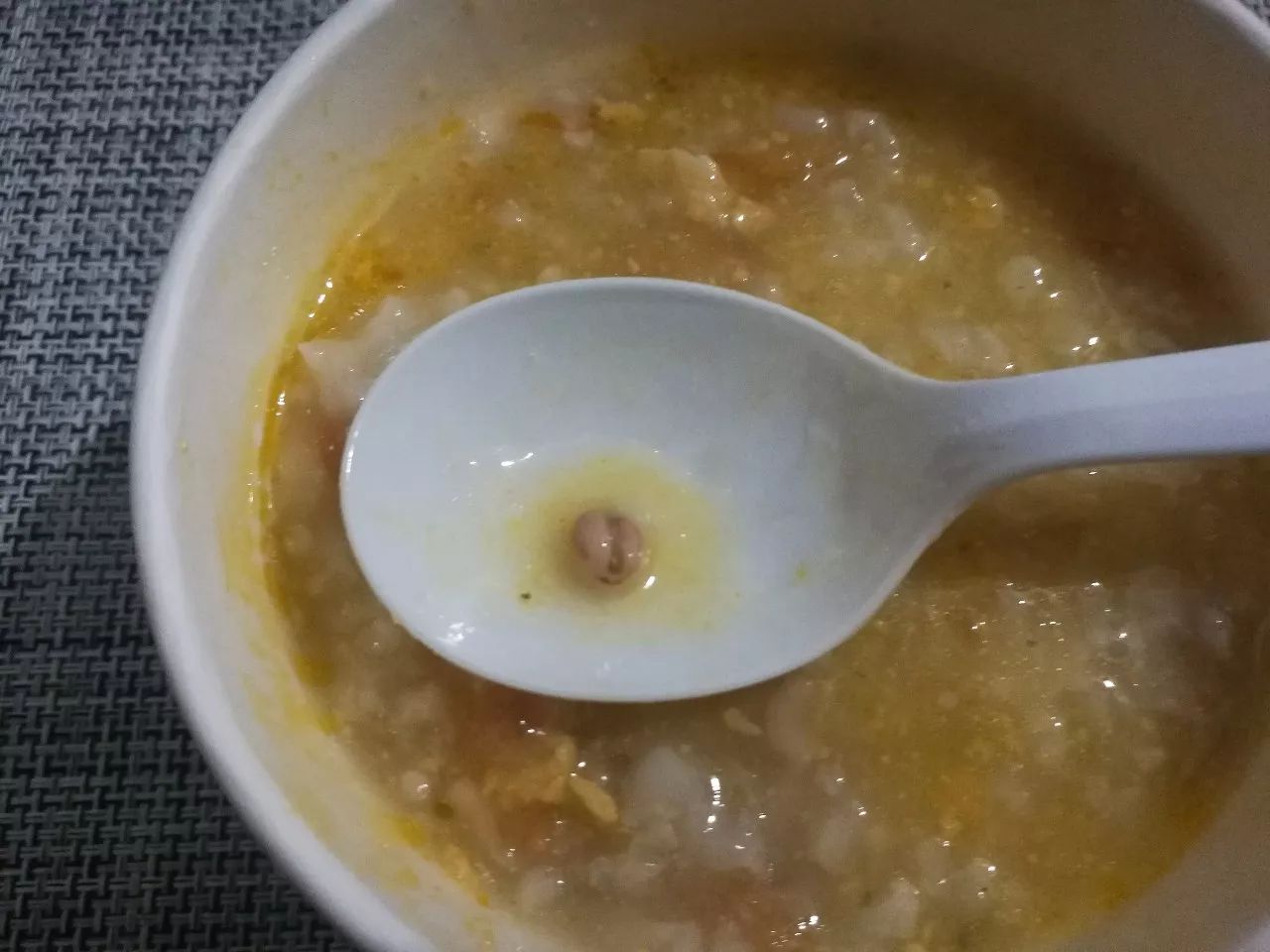 被冠以粥王之名，麦当劳咸蛋黄鸡丝粥味道如何