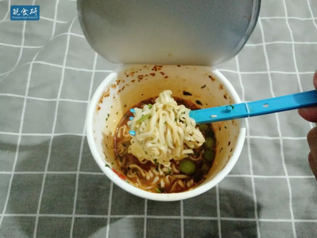 合味道香辣、麻辣风味测评，吃完辣的额头一层薄汗