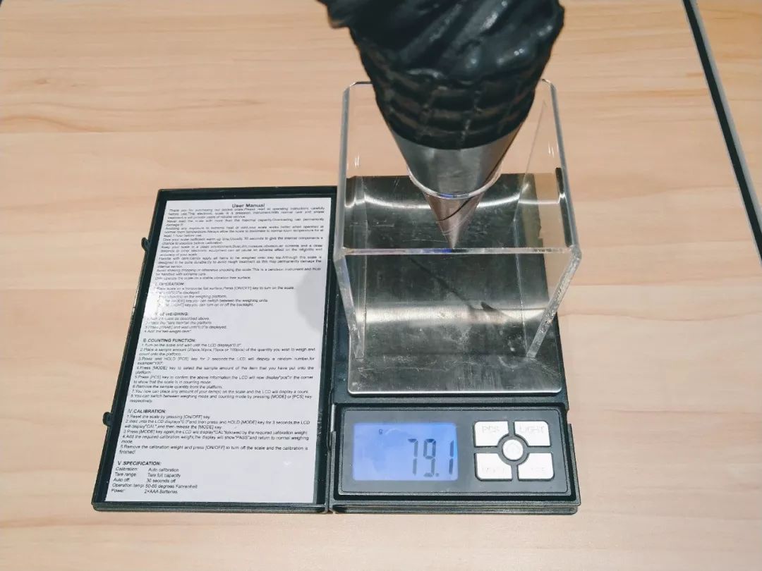 黑芝麻与冰激凌的美妙组合，汉堡王酷黑火山华夫冰淇淋测评
