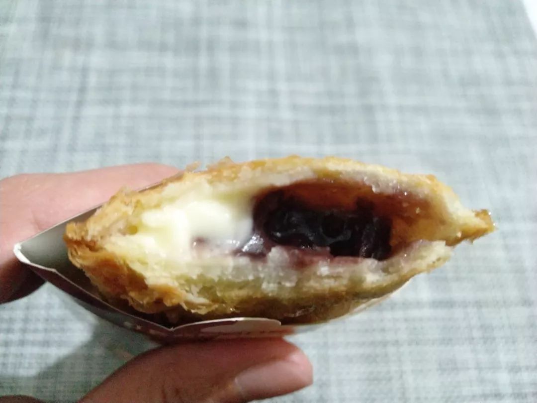 满口都是豆沙却吃不到双皮奶，麦当劳红豆双皮奶派测评