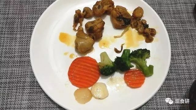 老坛酸菜鸡块饭 迟来的肯德基新品测评 深夜食堂做这个也不会有那么多吐槽