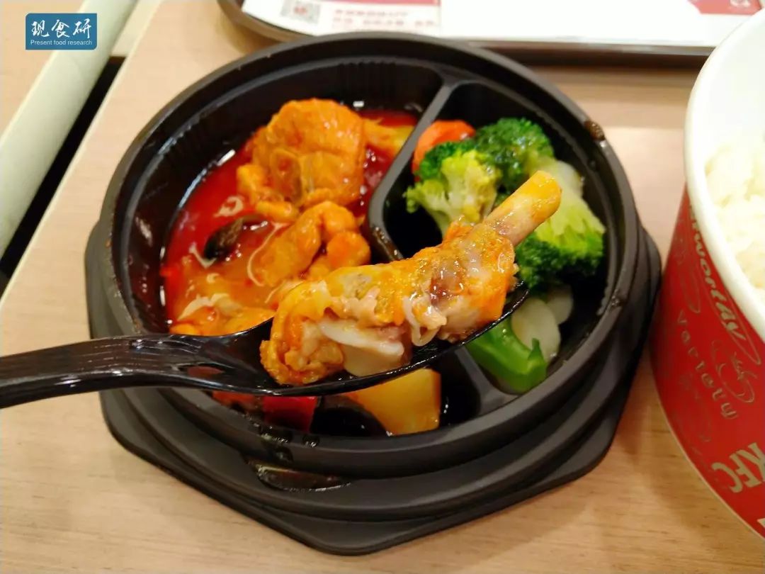 肯德基新品测评，饭桶系列的川辣泡椒鸡块饭好吃嘛？
