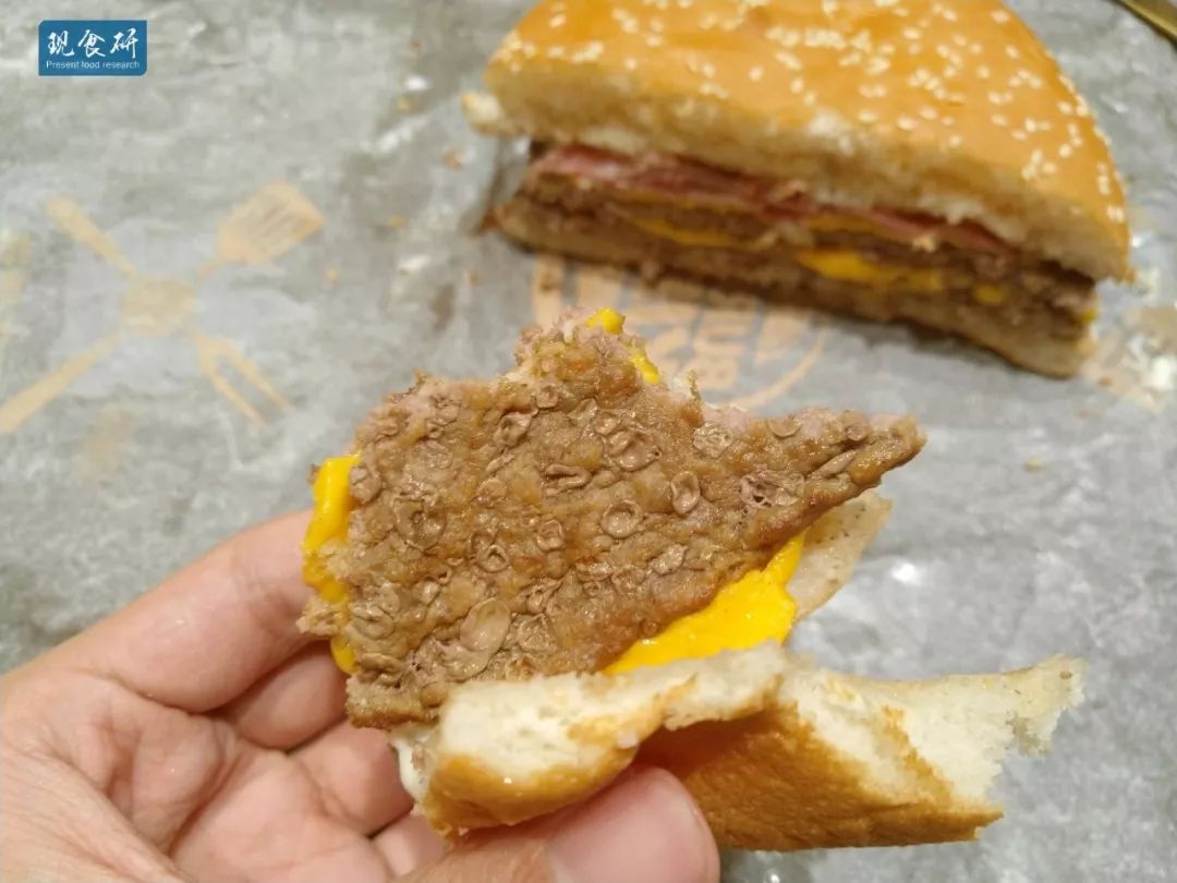 满满的都是肉，让爱吃肉星人超满足的汉堡王培根牛肉国王堡测评