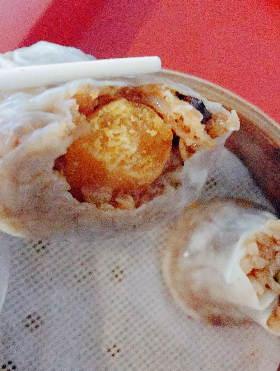 吉祥馄饨的蛋黄烧麦，一口下去好满足的
