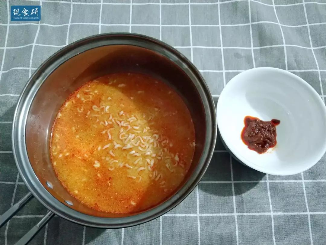 泡面里自带蘸酱什么的太犯规了吧！全球十大泡面测评第三波