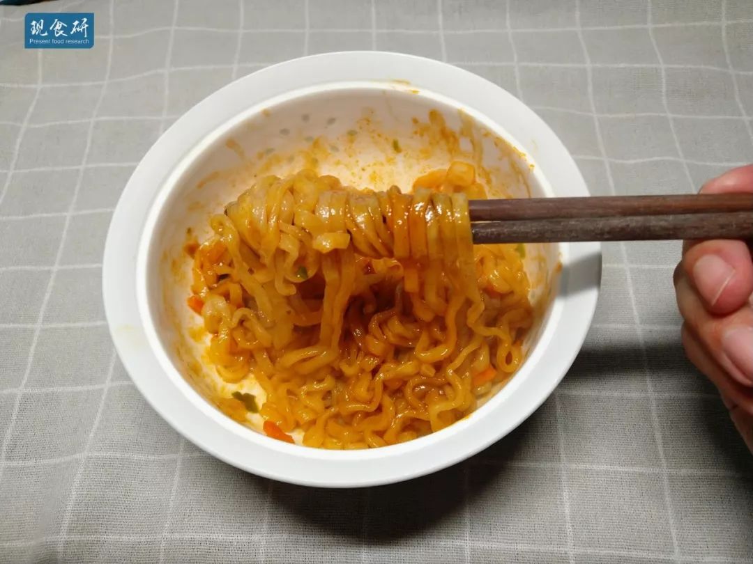 即使放半包酱料也超辣，awsl，农心炭热辣鸡排拌面测评