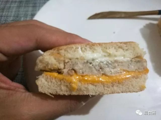 黑胡椒与鸡肉结合，肯德基芝士鸡肉帕尼尼测评
