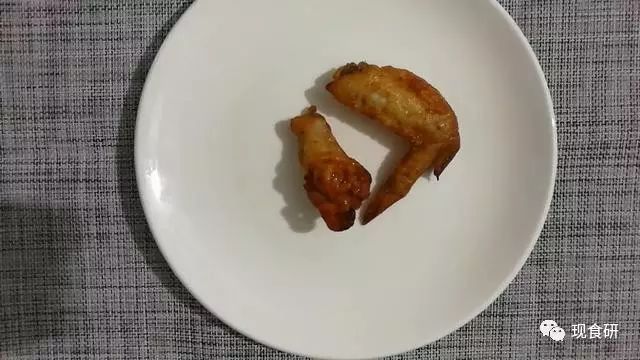 脸黑会被鸡翅根欺负，肯德基新奥尔良烤翅测评