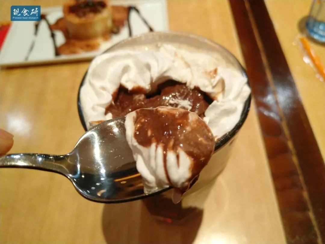 肥宅快乐水也要puls+起来，必胜客雪糕黑天使测评