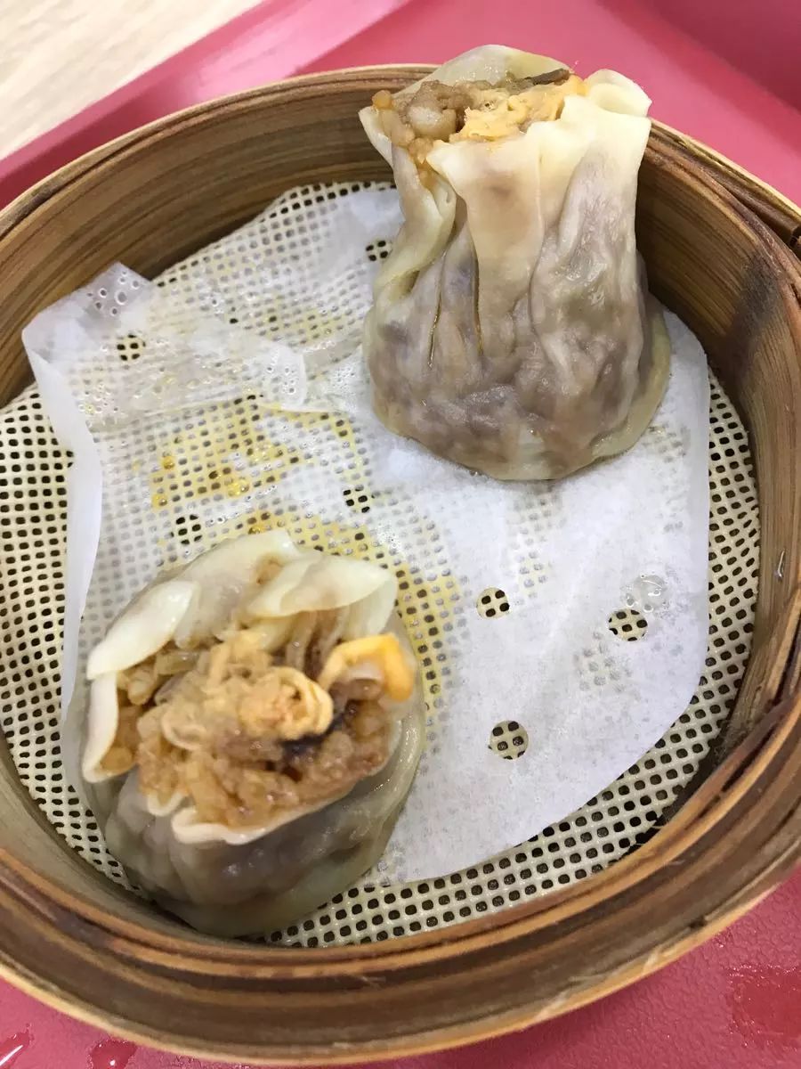 吉祥馄饨的蛋黄烧麦，一口下去好满足的