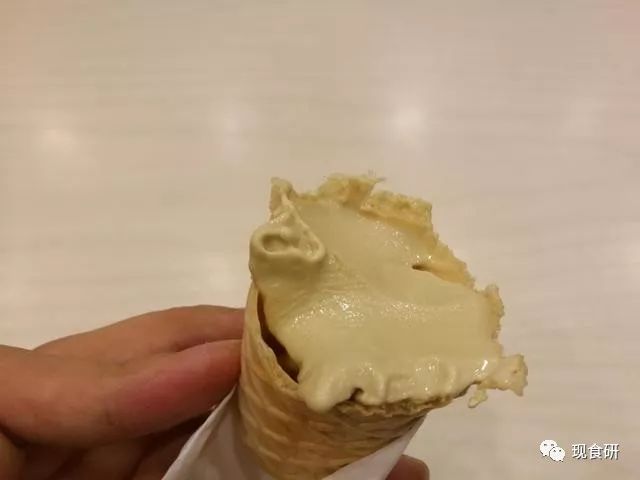 冬天吃冰激凌需要理由？麦当劳玄米米冰激凌测评