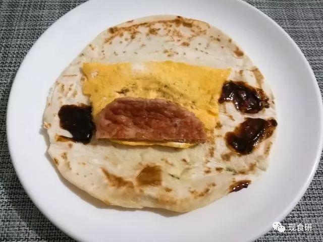 麦当劳早餐测评，火腿扒蛋麦煎饼味道如何