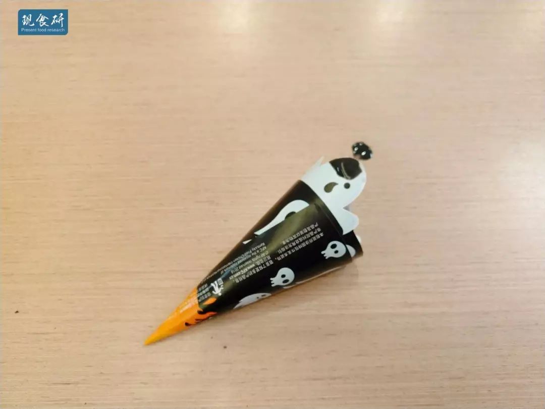 让你拥有黑漆漆的舌头~肯德基万圣节新品幻黑芝士冰激凌测评