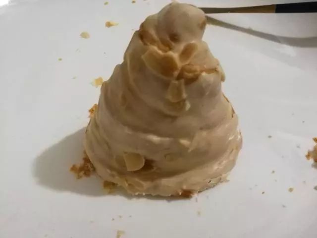 白巧克力与面包的碰撞，星巴克白巧可颂味道如何