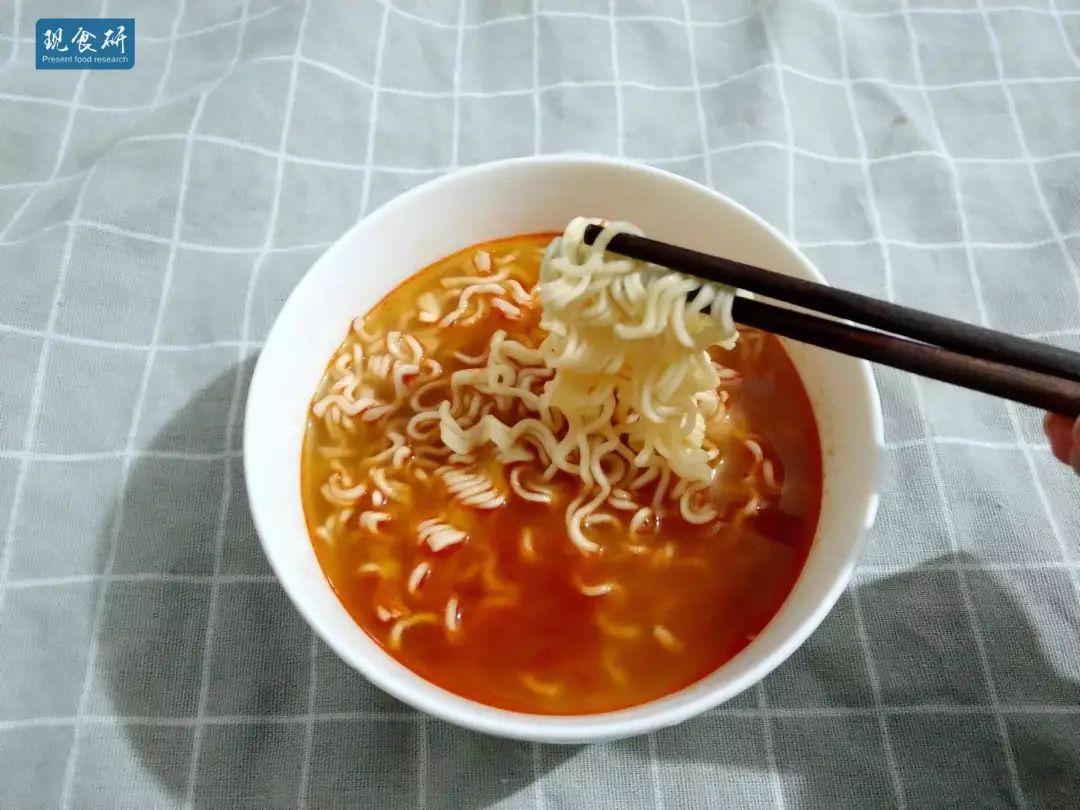 世界十大泡面之旅第二站，完全超乎预料的两款马来西亚方便面测评
