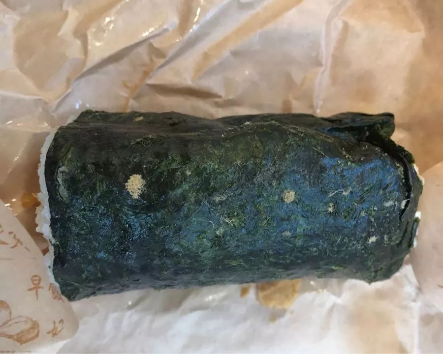 加热之后也很香脆的油条~~全家的本帮肉松味粢饭团测评～