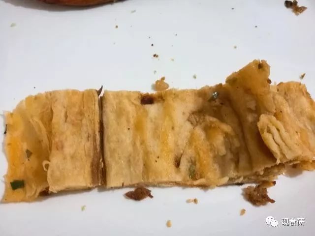 肉末黏在烧饼外，有特色的又卷烧饼测评