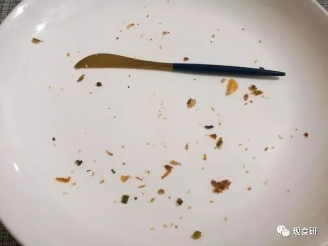 肉末黏在烧饼外，有特色的又卷烧饼测评